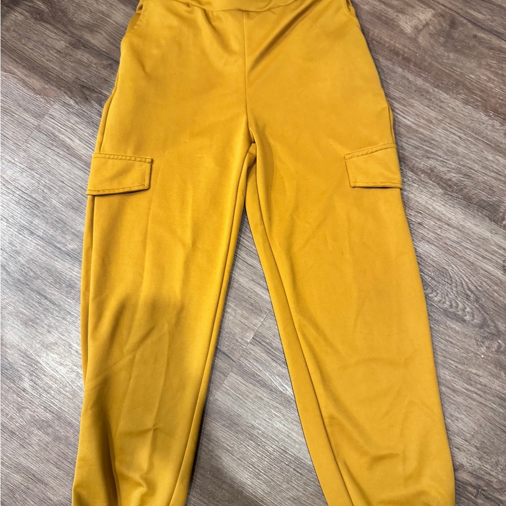 Mustard Yellow Cargo Joggers – Size L